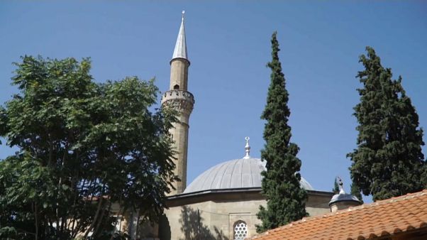 В Греции приняли закон, ограничивающий права шариатских судов В Греции приняли закон, ограничивающий права шариатских судов