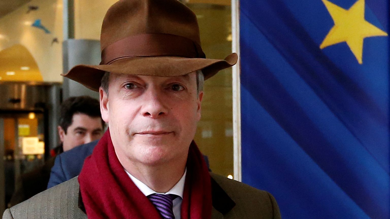 Farage quer segundo referendo para reforçar saída da UE