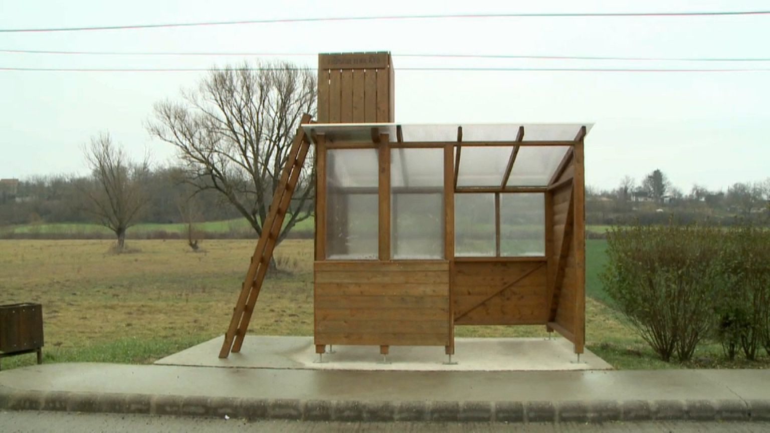 ¿Por qué una torre de vigilancia es la nueva parada de autobús en este pueblo húngaro?
