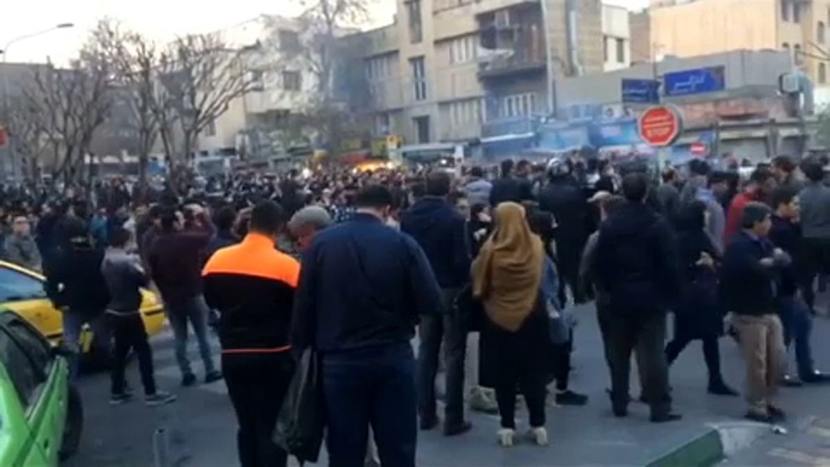 Brüsszelben is követelték a teheráni kormány lemondását az irániak