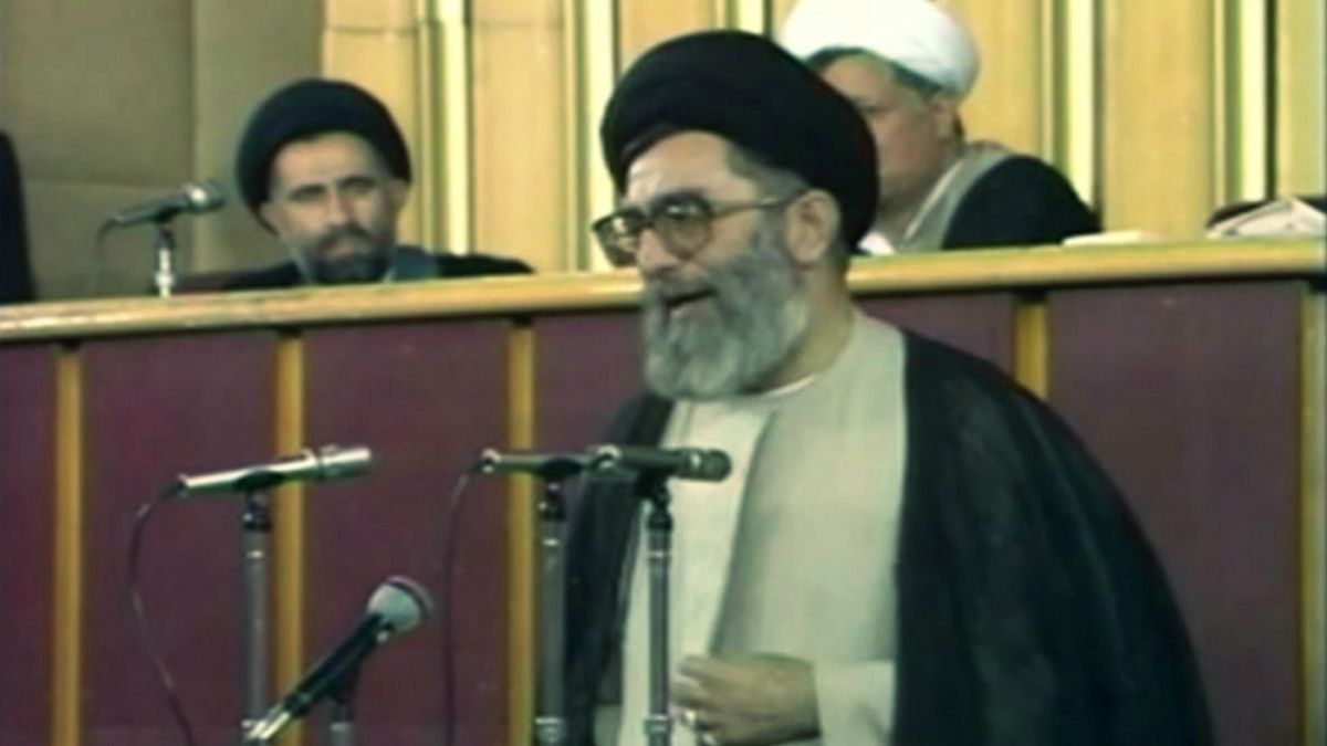 توضیح سایت‌ خامنه‌ای درباره ویدئوی جلسه خبرگان در سال ۶۸