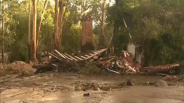 Deslizamento de terras na Califórnia causa vítimas mortais Deslizamento de terras na Califórnia causa vítimas mortais