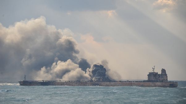 Iranisches Tankerunglück: Suche nach Seeleuten Iranisches Tankerunglück: Suche nach Seeleuten