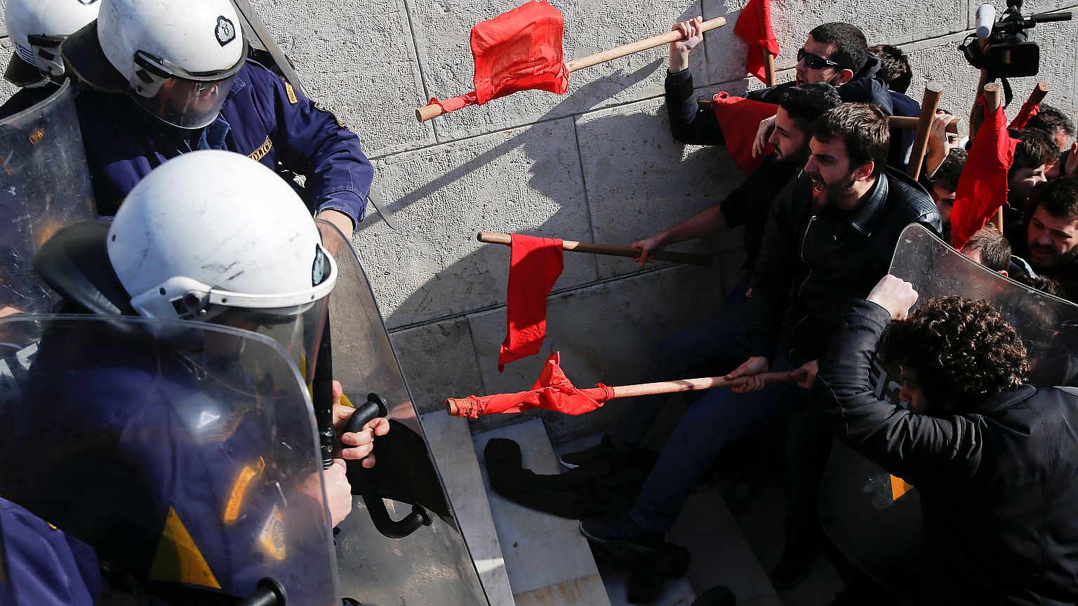 Πολυνομοσχέδιο: Απεργίες, πορείες και επεισόδια