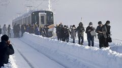 Zug-Passagiere stecken 15 Stunden in Schneeverwehung 