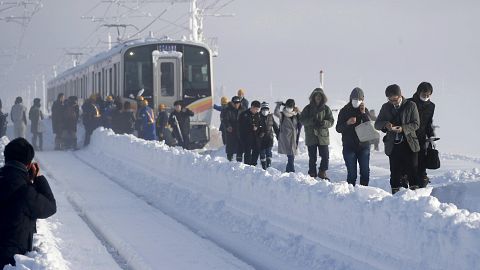 Zug-Passagiere stecken 15 Stunden in Schneeverwehung 