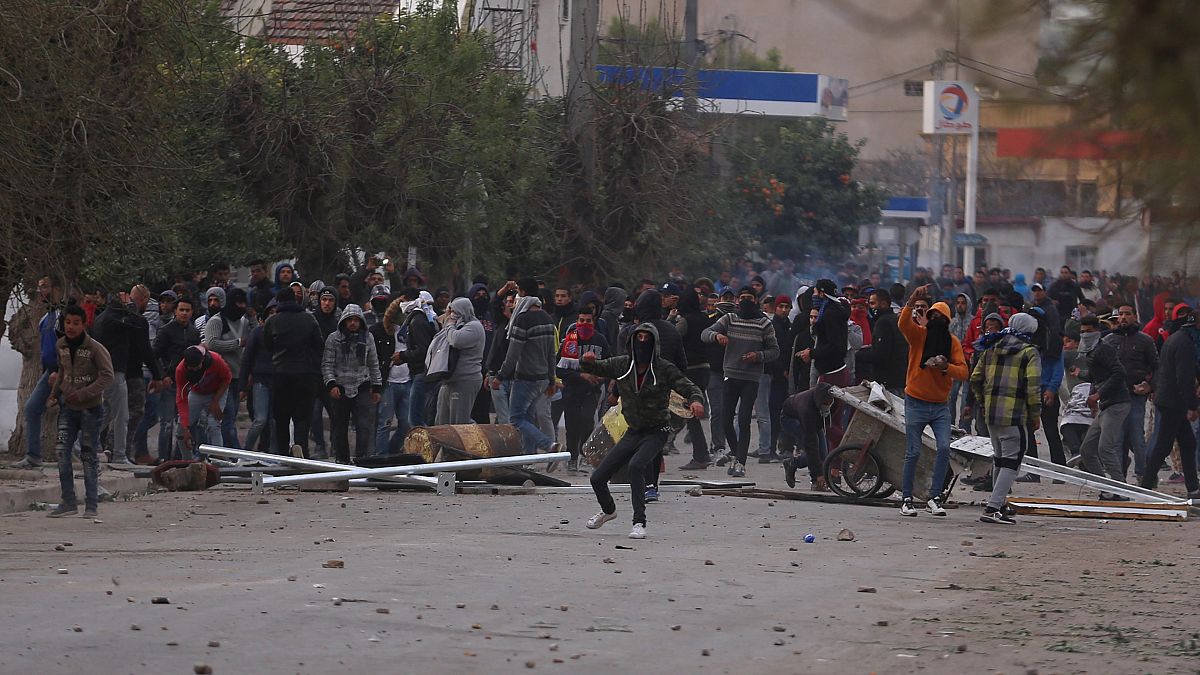 اعتقال 150 شخصا بينهم قادة في المعارضة التونسية