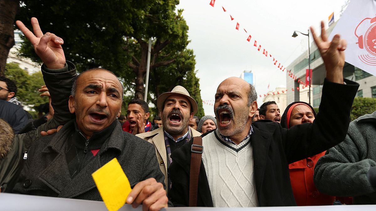 Tunisie : carton jaune au gouvernement