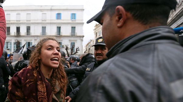 2000 wütende Demonstranten in Tunis 2000 wütende Demonstranten in Tunis