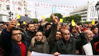 Властям Туниса - желтая карточка