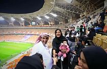 Mulheres sauditas vão à bola