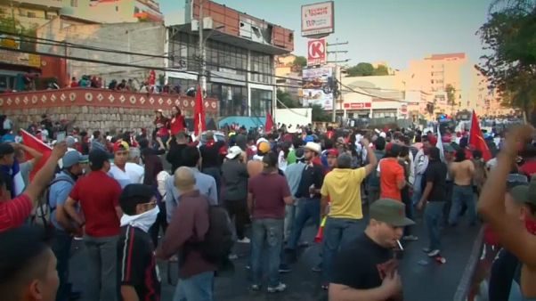 La oposición hondureña protesta por fraude electoral La oposición hondureña protesta por fraude electoral