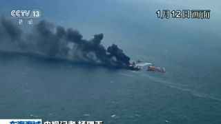 Пожар на "танкере смерти": обнаружены тела двух моряков