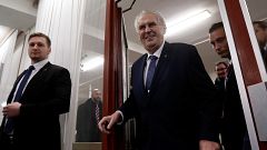 Τσεχία: Νίκη Μίλος Ζέμαν στον α' γύρο των προεδρικών 