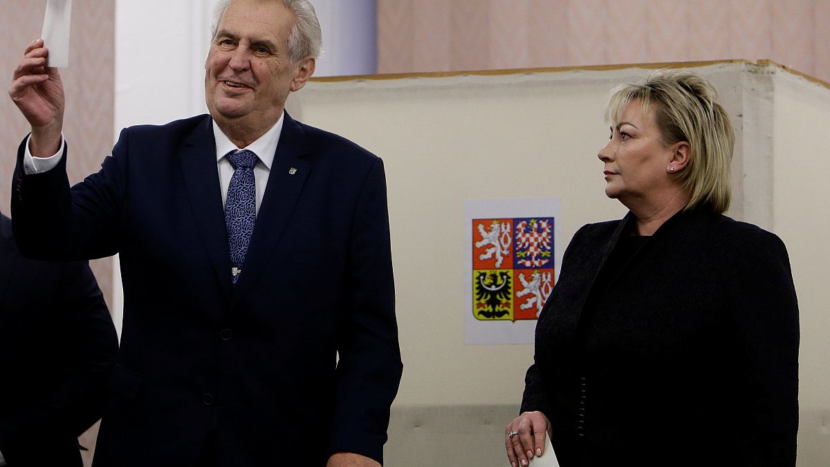 Präsidentschaftswahlen in der Tschechischen Republik: Zeman gewinnt erste Runde