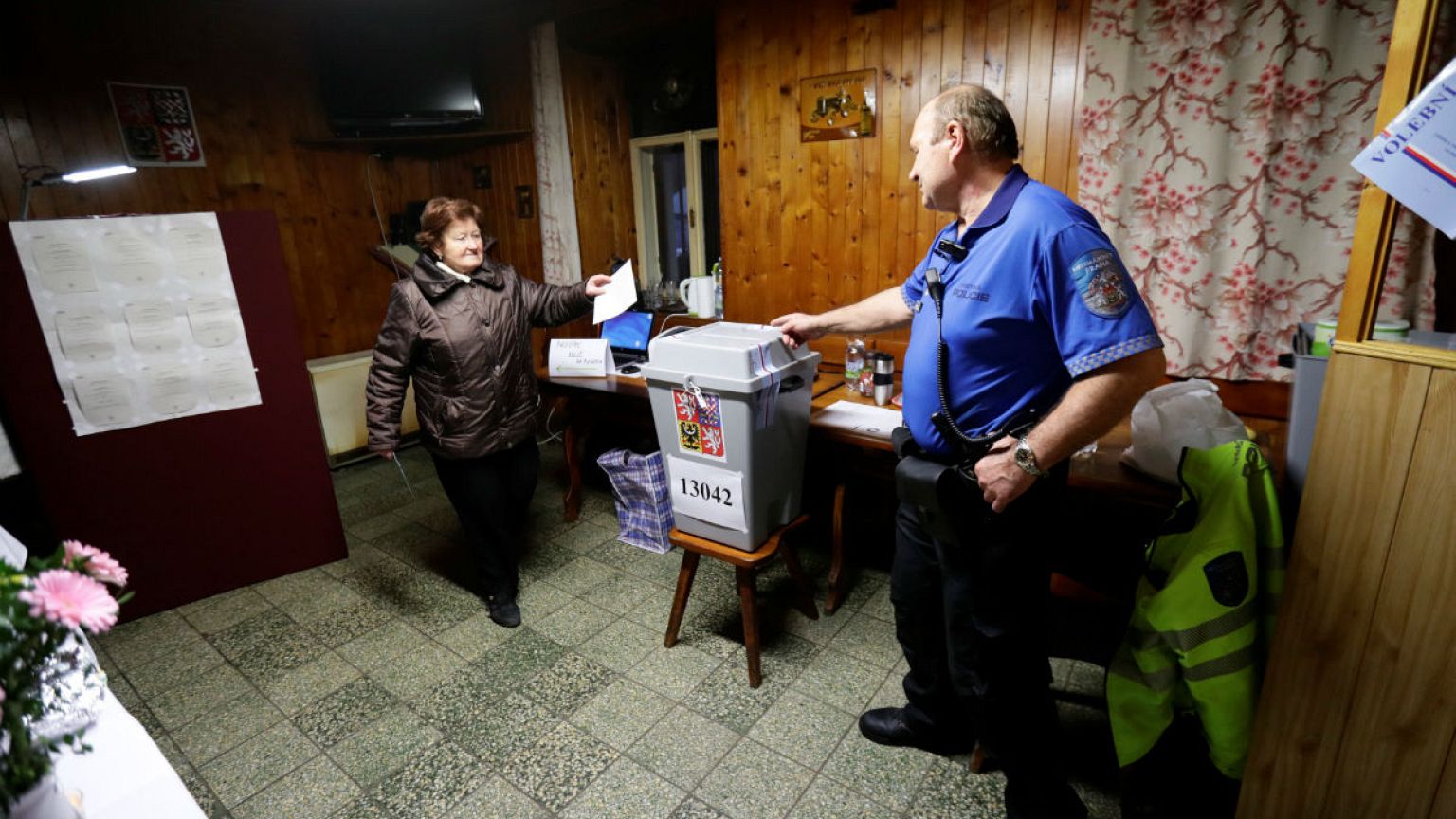 Zeman az első helyen, jöhet a második forduló