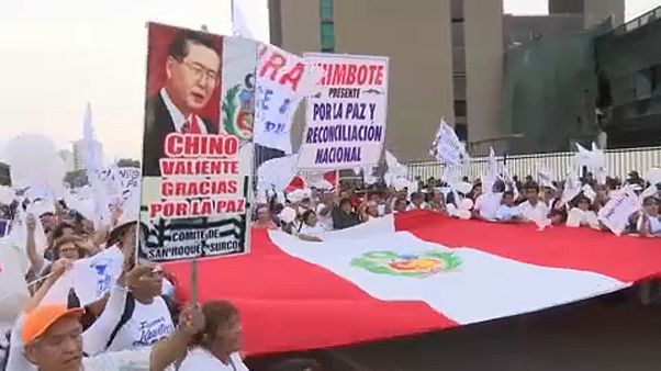 Fujimori mellett is tüntetnek Peruban Fujimori mellett is tüntetnek Peruban