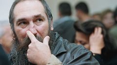Πέθανε ο Τζίμης Πανούσης 