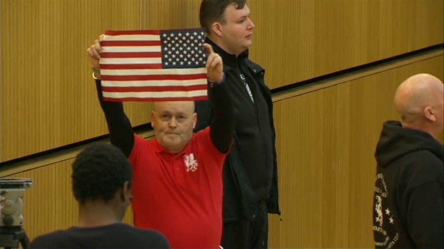 Sadık Han'a Trump taraftarlarından tepki
