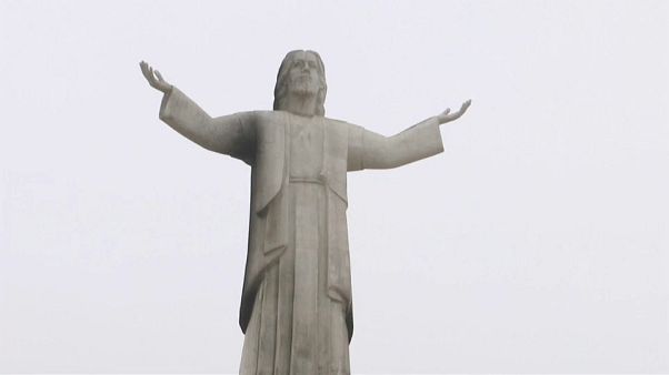 Peru vor Papstbesuch: Christus-Statue in Flammen Peru vor Papstbesuch: Christus-Statue in Flammen