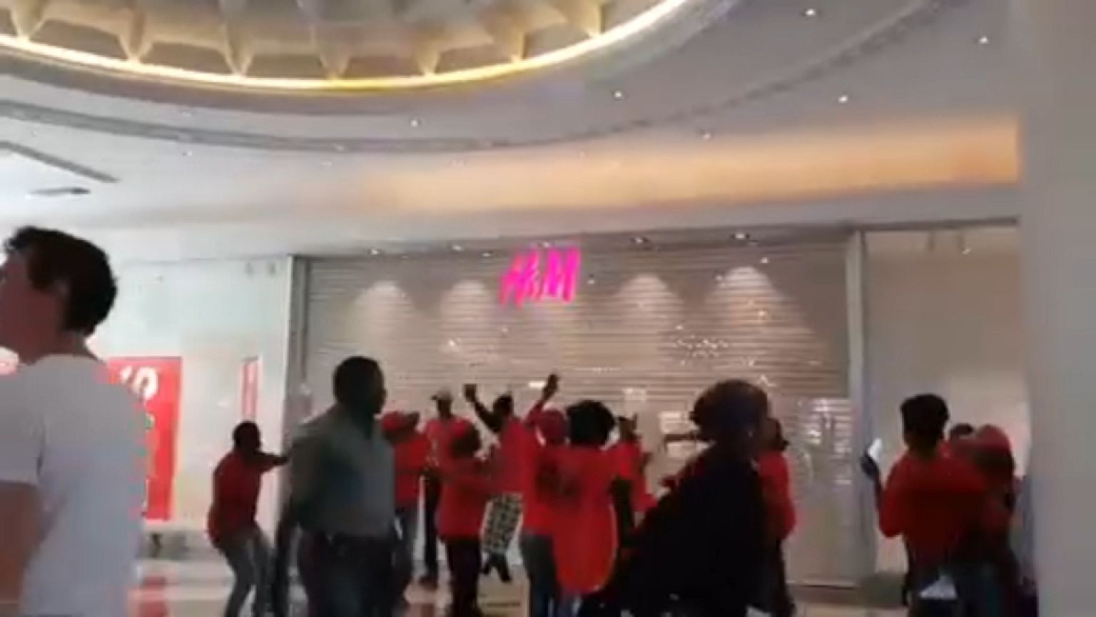 Βανδαλισμοί σε H&M στη Νότια Αφρική 