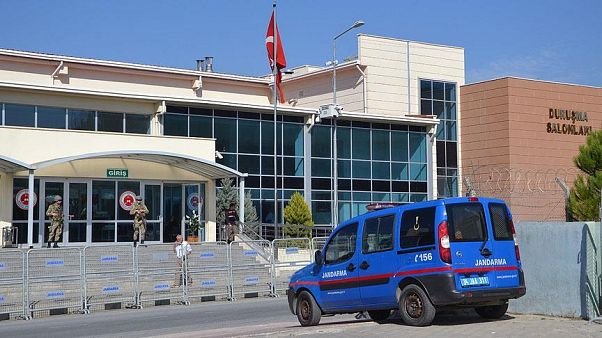 'FETÖ' soruşturmalarında emniyete götürülen eski polislerin sorgusu sürüyor 'FETÖ' soruşturmalarında emniyete götürülen eski polislerin sorgusu sürüyor