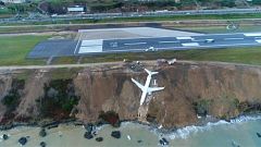 No victims as Boeing narrowly avoids plunge into Black Sea