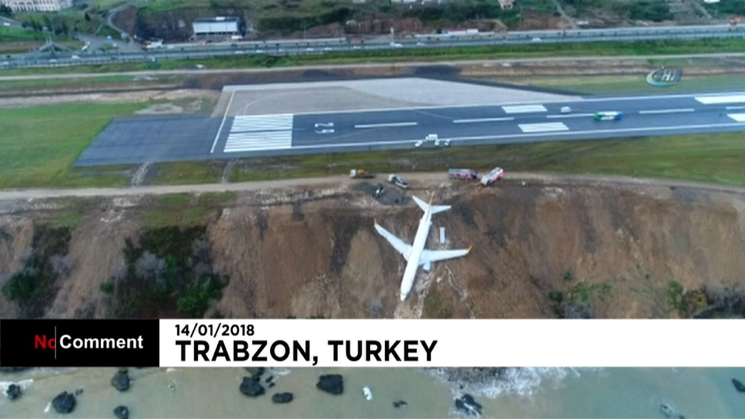 Un Boeing sale de pista en Turquía y queda a metros del Mar Negro