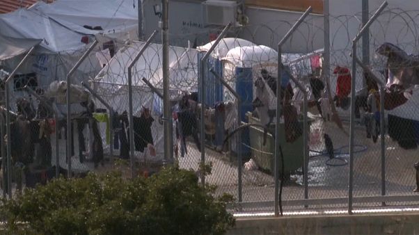 Migranti, cresce la tensione sull'isola greca di Samo Migranti, cresce la tensione sull'isola greca di Samo