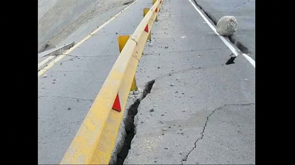 Forte sismo abala o Peru Forte sismo abala o Peru