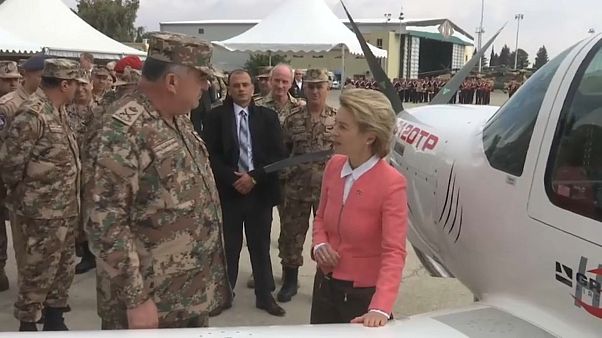 Camion ed aerei militari tedeschi alla Giordania Camion ed aerei militari tedeschi alla Giordania