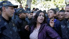 Sept ans après leur révolution, les Tunisiens protestent contre les hausses d'impôt 