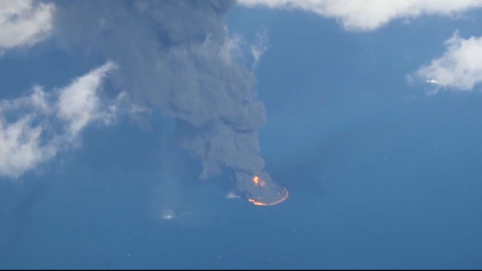 Tragedia en el mar de China Oriental al hundirse el petrolero iraní Sanchi