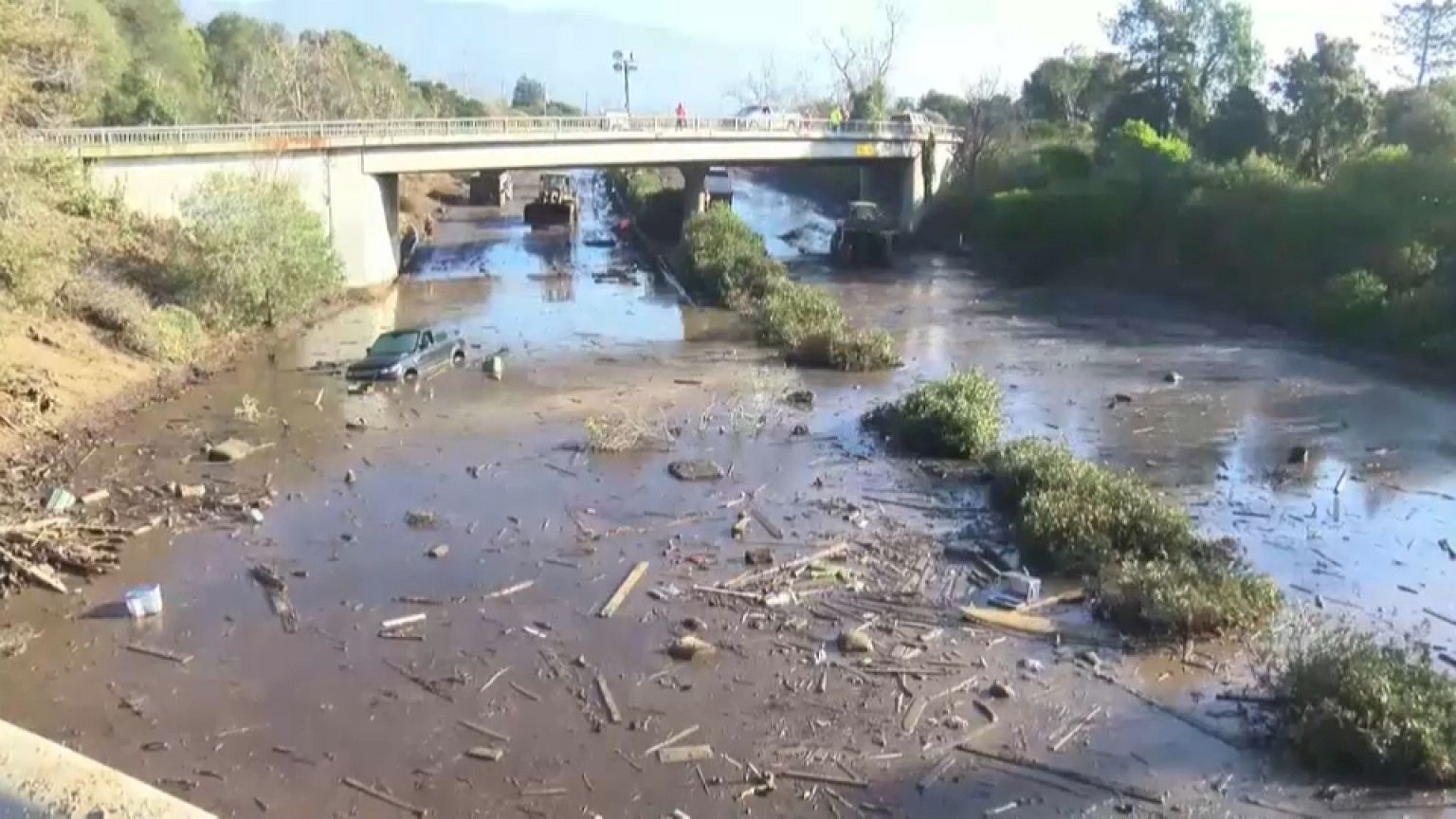 California a 7 giorni dal disastro, altri corpi emergono dal fango