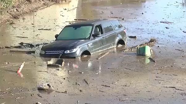 Deslizamentos de terra na Califórnia fazem 20 mortos Deslizamentos de terra na Califórnia fazem 20 mortos