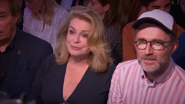 Deneuve su 'Liberation' si scusa con le vittime di molestie Deneuve su 'Liberation' si scusa con le vittime di molestie