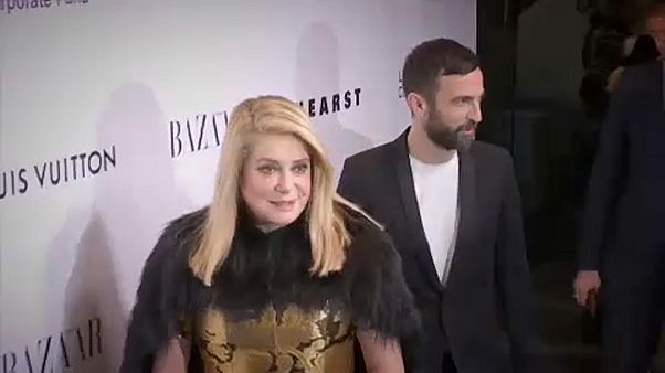 Catherine Deneuve clarifica manifesto anti-movimento #MeToo Catherine Deneuve clarifica manifesto anti-movimento #MeToo