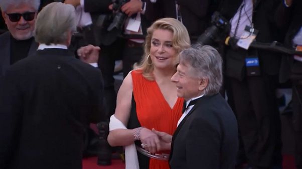 Catherine Deneuve cinsel taciz kurbanlarından özür diledi Catherine Deneuve cinsel taciz kurbanlarından özür diledi