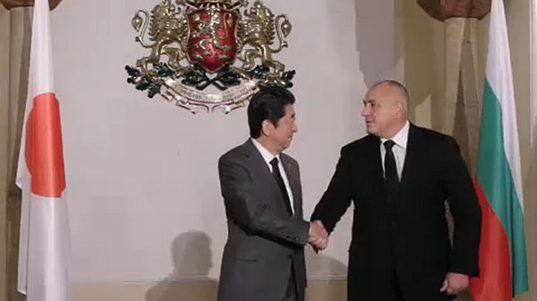 Történelmi látogatáson a japán kormányfő Történelmi látogatáson a japán kormányfő