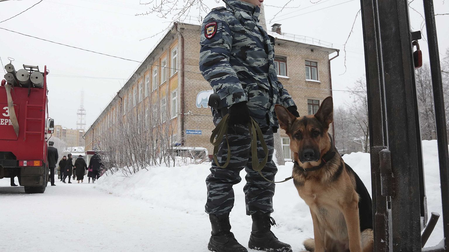 Attacco con coltelli in una scuola russa, 12 feriti di cui 3 gravi