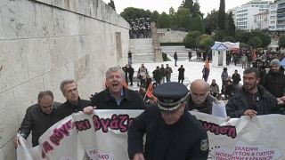 Sciopero dei trasporti pubblici in Grecia contro il nuovo pacchetto di misure di austerity