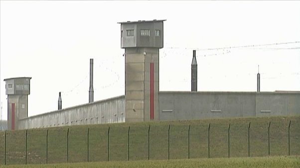 Nach Messerattacke: Französische Gefängniswärter protestieren Nach Messerattacke: Französische Gefängniswärter protestieren