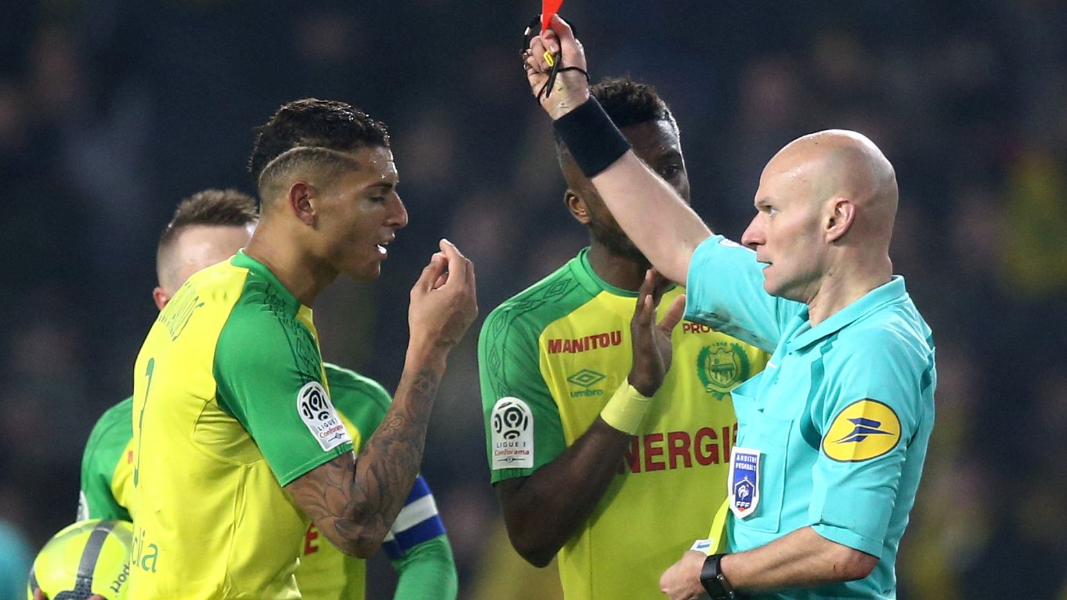 Le tacleur fou était arbitre