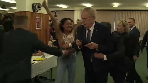 Három hónapot kapott a Zemanra rontó aktivista Három hónapot kapott a Zemanra rontó aktivista