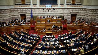 Yunanistan Meclisi'nden yeni kemer sıkma paketine onay