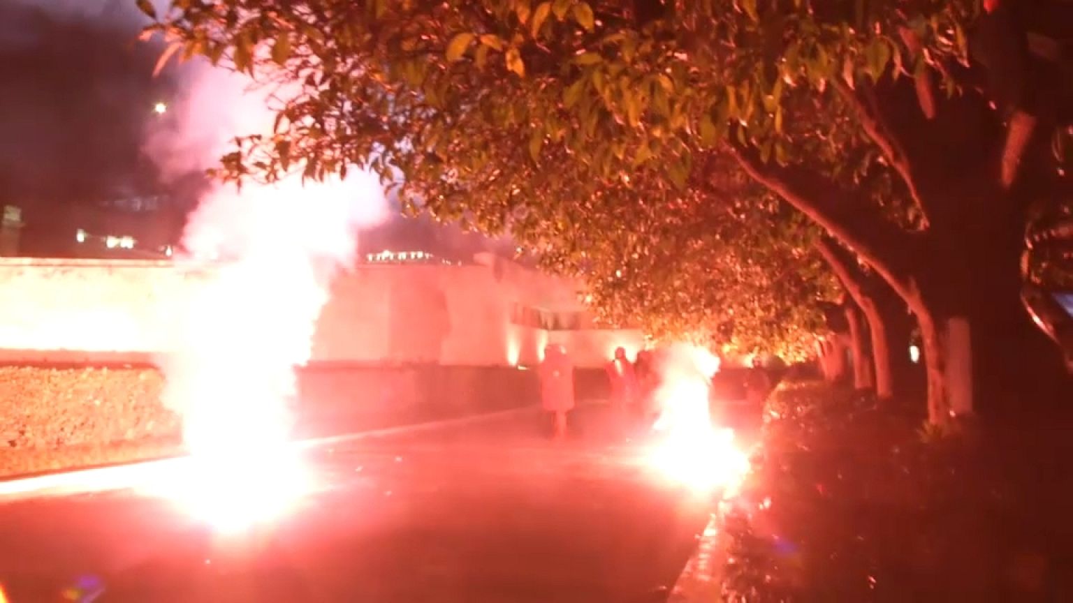 Atene: guerriglia urbana contro l'austerity