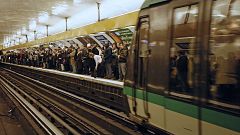 Paris man stabbed to death in metro as 'onlookers film, post on social media'