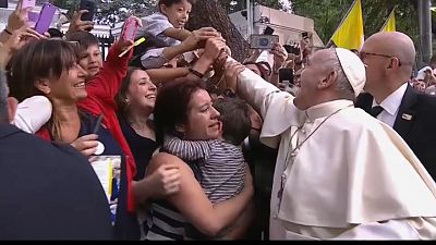 Pope given warm welcome in Chile