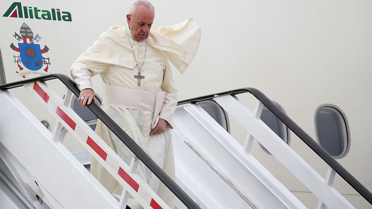 Papst Franziskus bei seiner Ankunft auf dem Flughafen Pudahuel