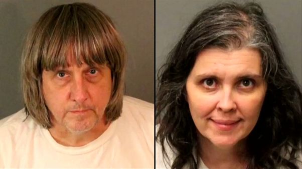Casal da Califórnia mantinha filhos adultos em cativeiro Casal da Califórnia mantinha filhos adultos em cativeiro